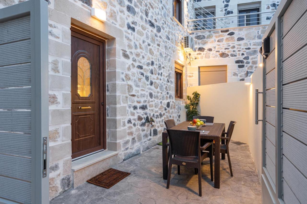 Piedra Residence Pigi  Exterior photo